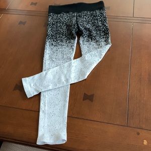 Black and White Athleta leggings size Large